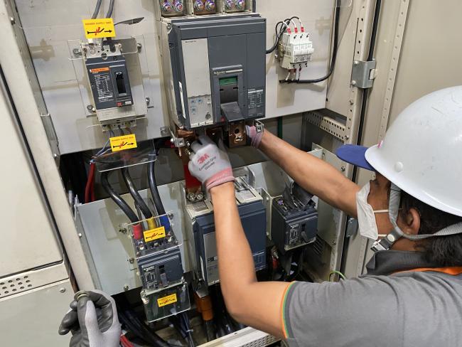 Connect Inert Gas Piping System and Install New Circuit Breaker for Vacuum Furnace