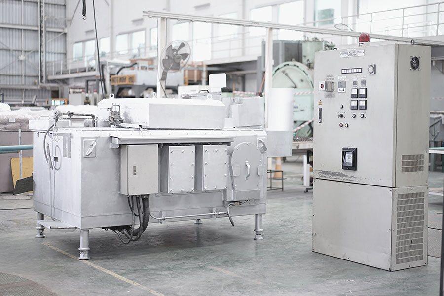Non-ferrous aluminium melting furnace and control cabinet