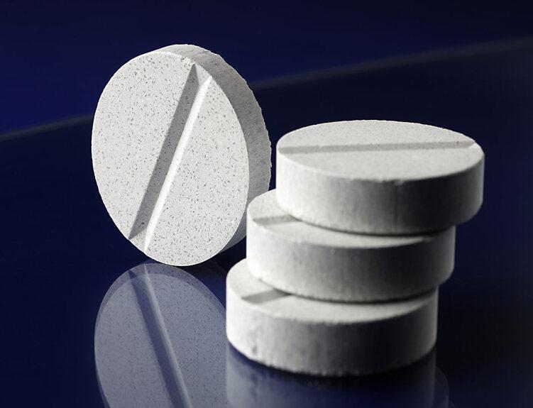 Aluminum melt-treatment tablets